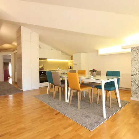 Royal Old Town Apartman *